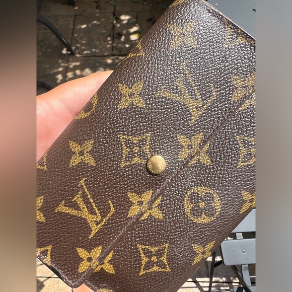 Rare Louis Vuitton monogram wallet 🌙 - Picture 5 of 17